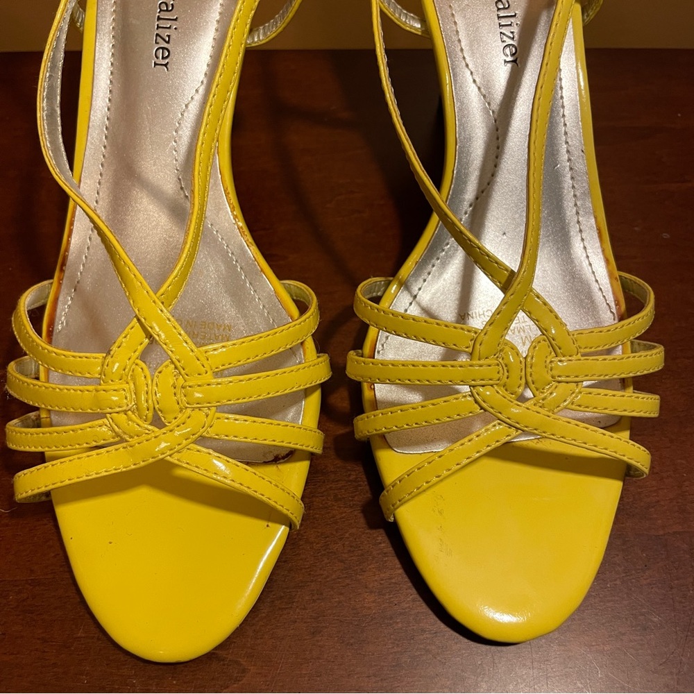 Naturalizer Yellow Heel Sandals, size 6.5 - Picture 3 of 11